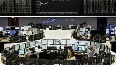 أسهم أوروبا تقلص مكاسب الاثنين والبريطانية ترتفع بعد عطلة