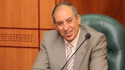 محافظ البحر الأحمر يبحث مشاكل الاستثمار السياحى فى مرسى علم
