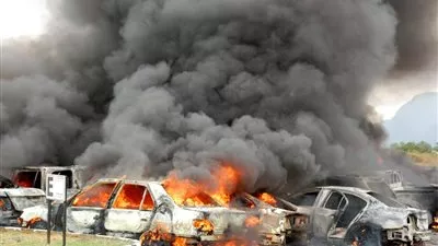 الشرطة ومسؤول طبي: مقتل 37 في تفجير انتحاري في غرب العراق