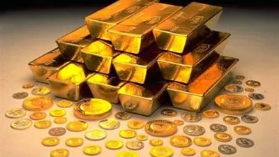 الذهب يتراجع نحو 1% مع ارتفاع الأسهم والدولار