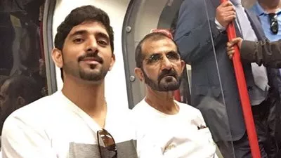 شاهد: محمد بن راشد ونجله يستقلان مترو لندن بين الركاب