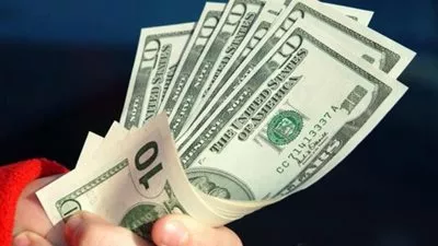 الدولار يسجل أعلى سعر في 4 أشهر بعد بيانات أمريكية قوية