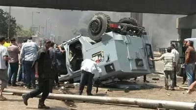 إصابة ضابط و6 مجندين في انقلاب مدرعة شرطة بطريق 