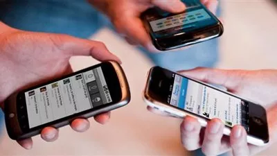 الرجال يفضلون استخدام الهاتف عن الأصدقاء