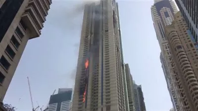 حريق في أحد أبراج دبي (فيديو)