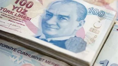 الليرة التركية تتراجع لأدنى مستوياتها.. والبورصة تنخفض 4%
