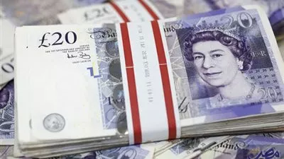 الإسترليني ينخفض بعد بيانات مخيبة للآمال عن مبيعات التجزئة البريطانية