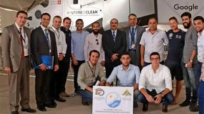 طلاب هندسة الطيران يتفقدون موقع 