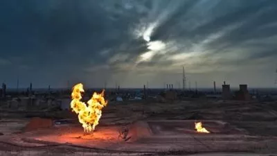 النفط يسجل أقل سعر في 17 شهرا دون 98 دولارا