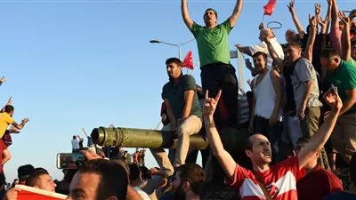 تركيا: التوقيفات تتجاوز 13 ألفا أغلبهم من العسكريين
