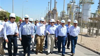 وزير البترول يتفقد مجمع غازات الصحراء الغربية