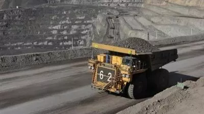 الزنك يواصل الصعود والنحاس يتراجع مع هبوط النفط وجني الأرباح