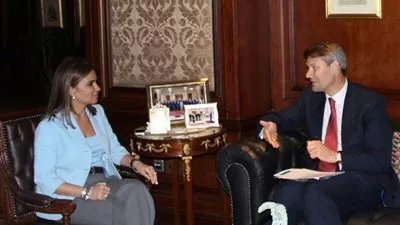 سحر نصر تبحث مع بعثة البنك الأوروبي التعاون مع مصر مطلع العام المقبل