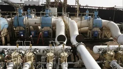 برنت يهبط لأقل من 98 دولارا للبرميل بسبب ركود الطلب ووفرة المعروض