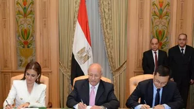 مصر تتفق مع شركة صينية لإنشاء محطة طاقة شمسية بقدرة 1000 ميجاوات