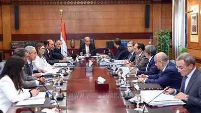 تشكيل لجنة عليا لإدارة وتنفيذ مشروعات ربط واستكمال قواعد البيانات القومية