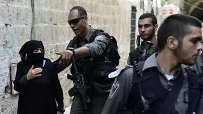 في حماية قوات الاحتلال.. مستوطنون يقتحمون قرية فلسطينية بنابلس 