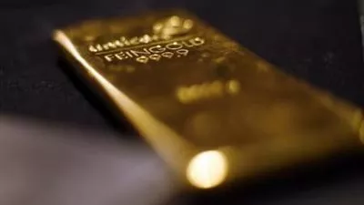الذهب بصدد أسوأ شهر في 15 شهرا بفعل قوة الدولار