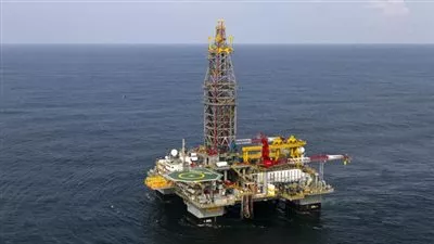 النفط ينزل عن 92 دولارا إلى أدنى مستوى في 27 شهرا