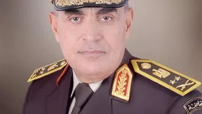وزير الدفاع يشارك طلاب الكلية الحربية ماراثون لركوب الدراجات