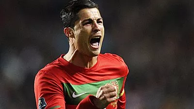 رونالدو يهدي البرتغال أول ثلاث نقاط في تصفيات 