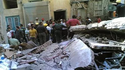 مصرع 7 أشخاص بينهم أطفال جراء انهيار منزل في سوهاج