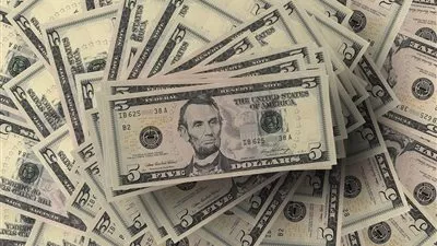 الدولار قرب أقل سعر في 6 أسابيع
