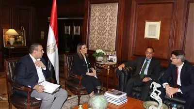 سحر نصر تبحث مع 