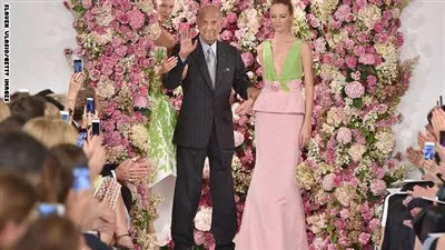 وفاة مصمم الأزياء العالمي 