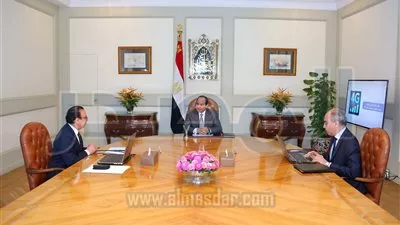 السيسى يجتمع بوزير الاتصالات لبحث رخص الجيل الرابع