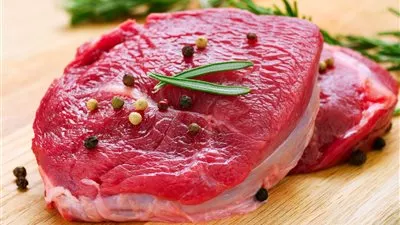 دراسة: اللحوم تماثل السكريات في الإصابة بالبدانة