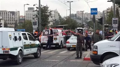 بالصور.. قتيلان وإصابات في عملية دهس إسرائيليين بالقدس المحتلّة