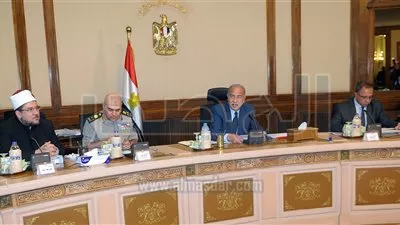 الحكومة تستعرض تقريراً حول المشروعات الخدمية الجاري تنفيذها بأسوان