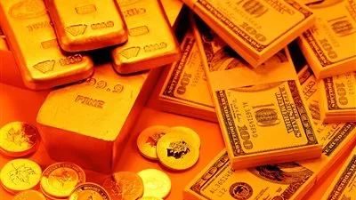 الذهب يتراجع ترقبا لبيانات أمريكية جديدة