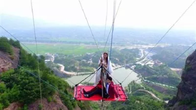 صور: أخطر طريقة للاحتفال بالزفاف 