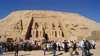 700 سائح من مختلف الجنسيات زاروا معبد أبو سمبل الخميس