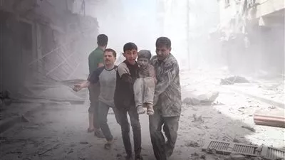 مقتل 6 أشخاص وإصابة العشرات في قصف جوي بحلب