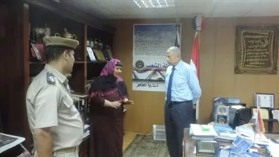 ضباط بالغربية يسددون ديون ربة منزل محبوسة في قضية تبديد