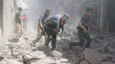 مصرع 12 شخصا فى قصف لطائرات حربية على حلب