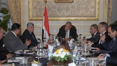 الحكومة تدرس حلول عاجلة للإختناق المروري في القاهرة الكبرى