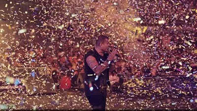 صور: عمرو دياب يشعل حفل بورتو مارينا 