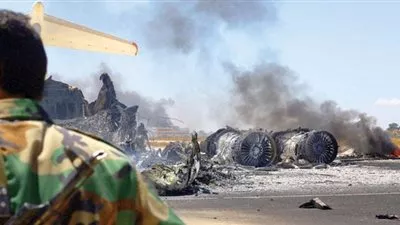 اشتباكات مسلحة في العاصمة الليبية وإغلاق المطار