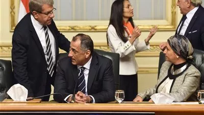 البنك المركزي: طرح شركات حكومية بالبورصة ليس خصخصة