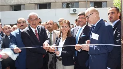 وزيرا التعاون الدولي والصناعة يفتتحان قسم الغزل بـ