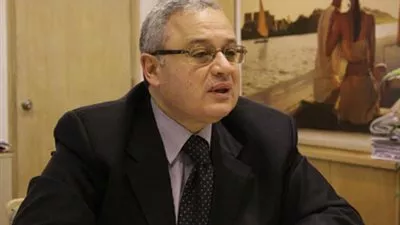 وزير السياحة : الآثارترجئ غلق مقبرة 