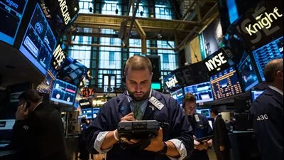الأسهم الأمريكية تفتح مستقرة ترقبا لنتائج اجتماع 