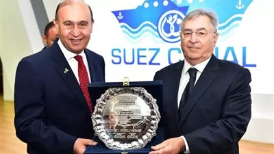 مميش يبحث التعاون المشترك مع شركة عالمية لنقل الحاويات