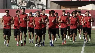 الأهلي يحتفل بتسلم درع الدوري اليوم.. ويواصل تدريباته استعدادا لأسيك