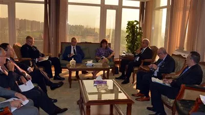 وزير التجارة يستعرض مع وفد أمريكي تعزيز العلاقات الاقتصادية