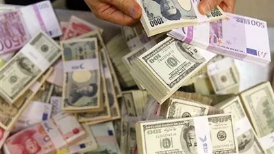 الدولار يتراجع مع ترقب المستثمرين كلمة رئيسة الاحتياطي الاتحادي